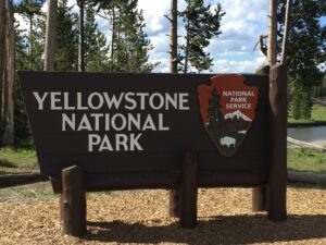 yellowstone-national-park-sign